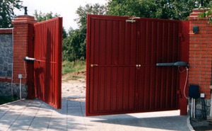 Ворота распашные металлические с калиткой