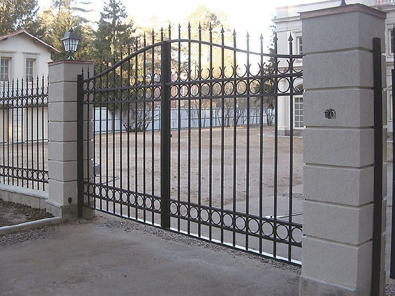 Ворота распашные металлические с калиткой
