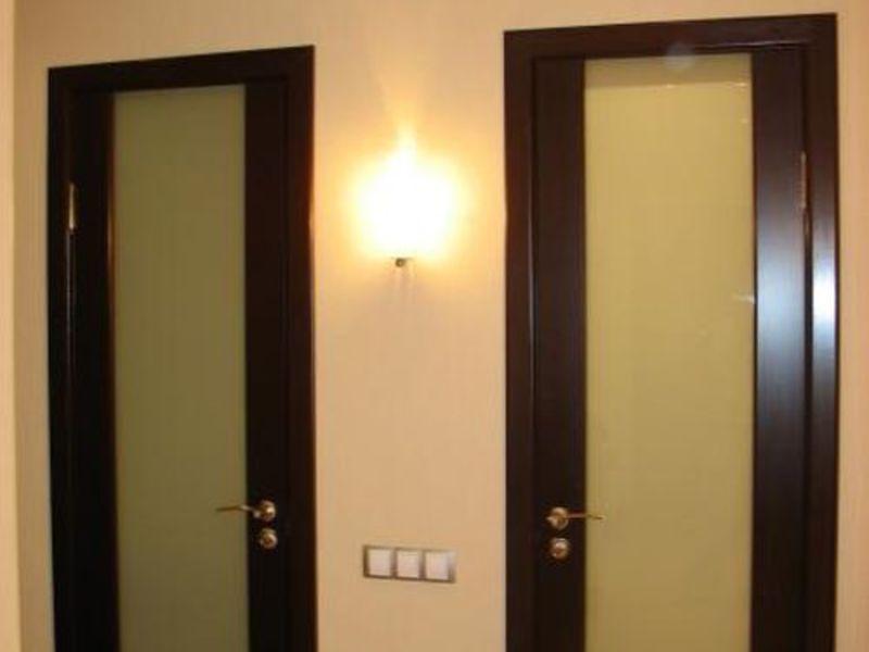 Двери в ванну и туалет