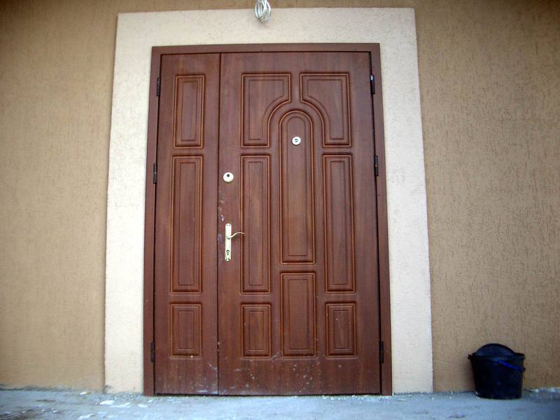 Обзор деревянной двери