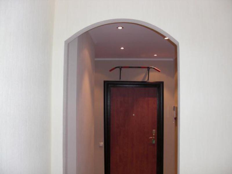 Дверной проем в коридоре