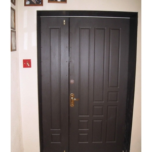 Надежные металлические двери в квартиру