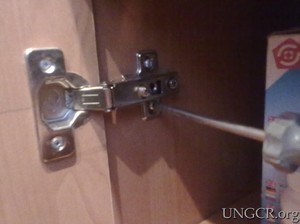 Как регулировать дверцы кухонного шкафа
