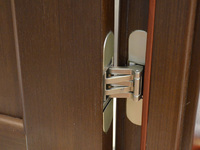 Применение скрытых петель для межкомнатных дверей