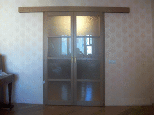 Навесные двери в квартире