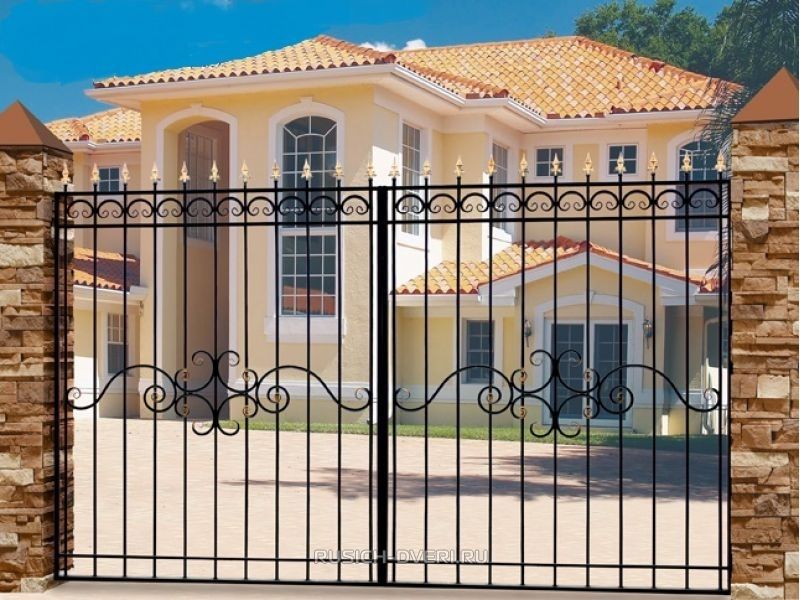 Кованные ворота для частного дома